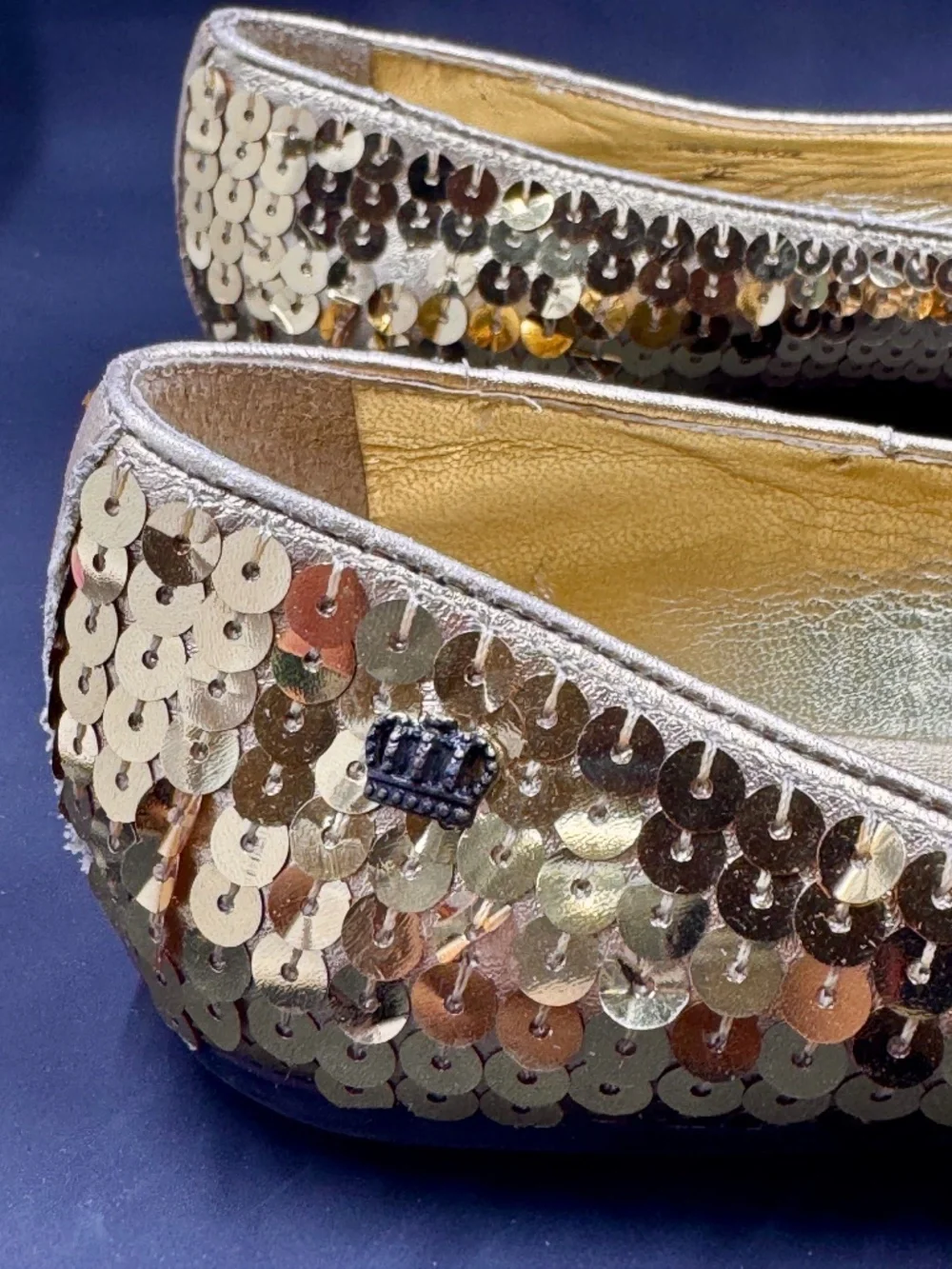 GIRLS SIZE 2E GOLD SEQUIN BALLERINA FLATS JUICY COUTURE WITH STUD DETAILS